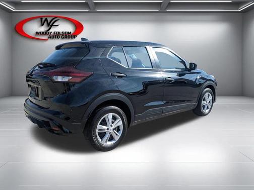 Super Black 2025 Nissan Kicks S
