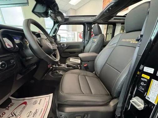 Black Clearcoat 2025 Jeep Wrangler Rubicon 392 Final Edition