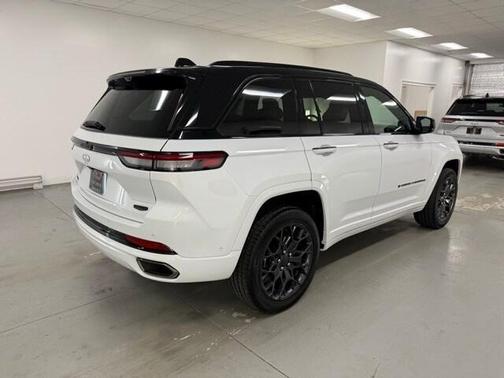 2025 Jeep Grand Cherokee Summit