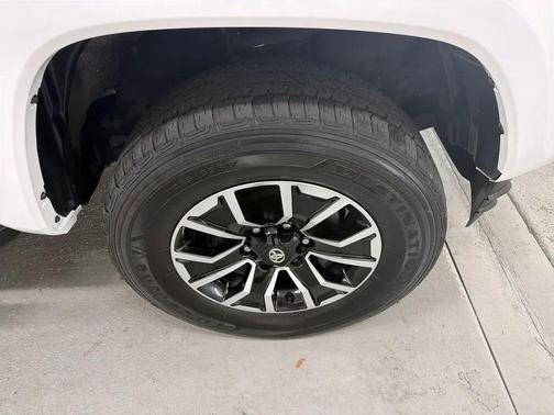 White 2022 Toyota Tacoma TRD Sport
