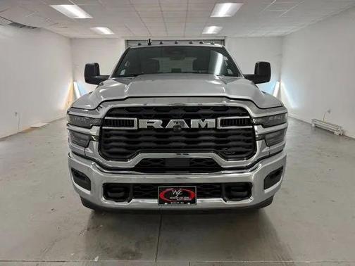 2026 RAM 2500 Tradesman Crew Cab 4x4 6'4' Box