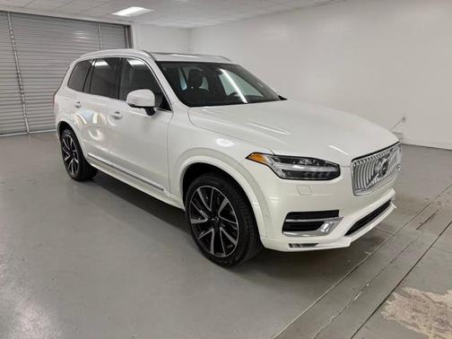 2024 Volvo XC90 B5 Plus Bright Theme