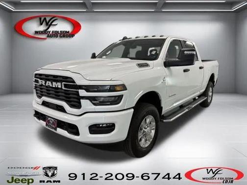 Bright White Clearcoat 2026 RAM 2500 Big Horn Crew Cab 4x4 6'4' Box