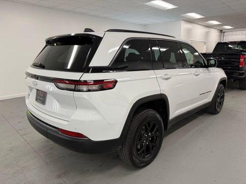 2026 Jeep Grand Cherokee Laredo