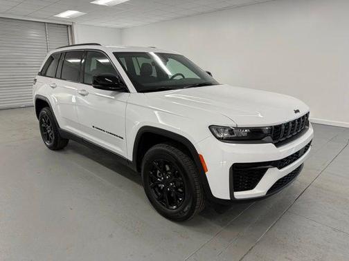 2026 Jeep Grand Cherokee Laredo