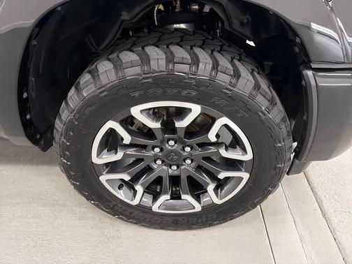 Diamond Black Crystal Pearlcoat 2025 RAM 1500 Limited