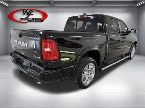 Diamond Black Crystal Pearlcoat 2026 RAM 1500 Big Horn/Lone Star