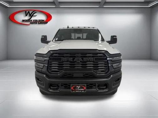 Bright White Clearcoat 2026 RAM 3500 Tradesman Crew Cab 4x4 6'4' Box