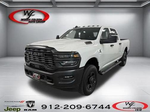 Bright White Clearcoat 2026 RAM 3500 Tradesman Crew Cab 4x4 6'4' Box