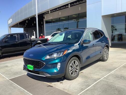 Photo 4 of 32 of 2020 Ford Escape SEL