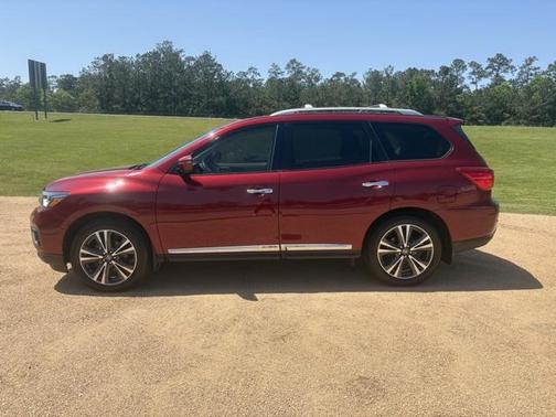 2020 Nissan Pathfinder Platinum 2WD