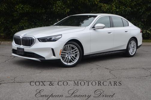 Mineral White Metallic 2025 BMW 530 xDrive
