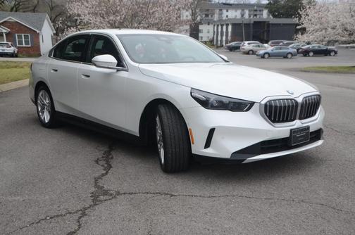 Mineral White Metallic 2025 BMW 530 xDrive