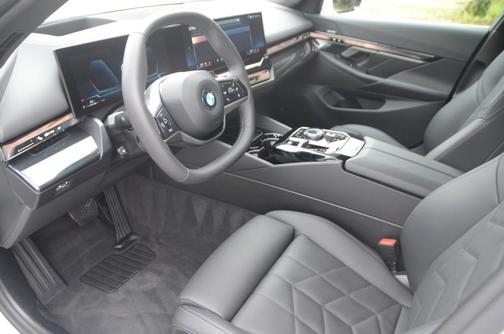 2025 BMW 540 xDrive
