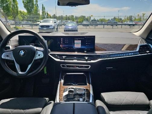 Skyscraper Grey Metallic 2025 BMW X7 xDrive40i