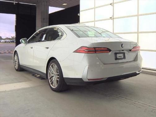 2025 BMW 530 i