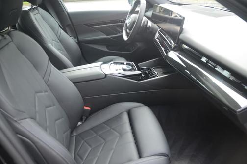 2025 BMW 530 i