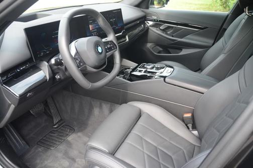 2025 BMW 530 i