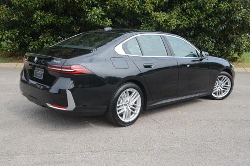 2025 BMW 530 i
