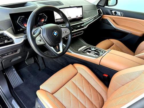 Alpine White 2025 BMW X7 xDrive40i