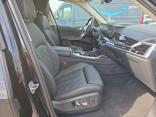 Black Sapphire Metallic 2025 BMW X7 xDrive40i