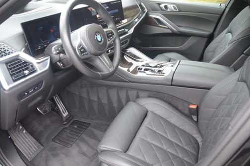 2025 BMW X6 xDrive40i