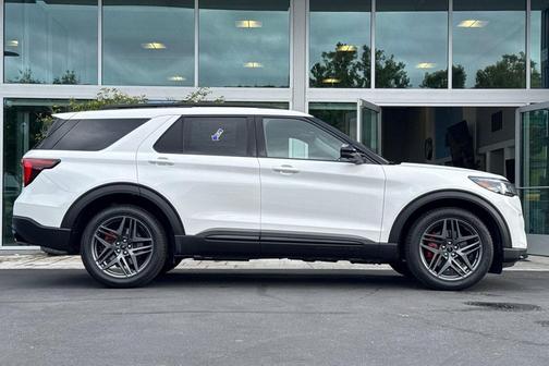 Star White Metallic Tri-Coat 2026 Ford Explorer ST