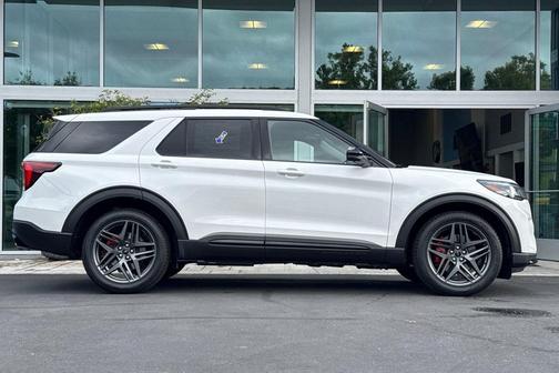 Star White Metallic Tri-Coat 2026 Ford Explorer ST