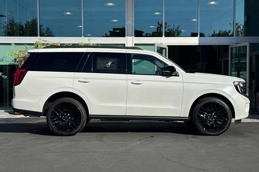 Star White Metallic Tri-Coat 2027 Ford Expedition Platinum