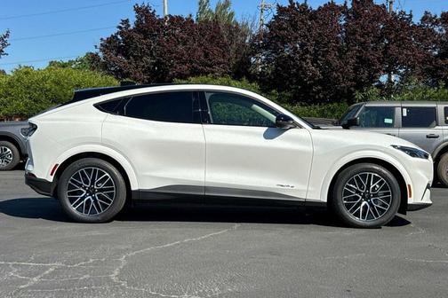 Star White Metallic Tri-Coat 2026 Ford Mustang Mach-E Premium