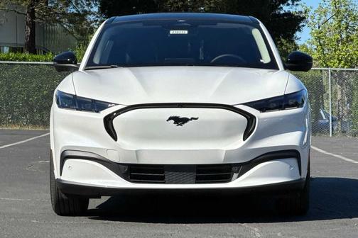 Star White Metallic Tri-Coat 2026 Ford Mustang Mach-E Premium