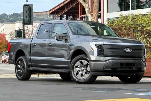 2025 Ford F-150 Lightning Flash