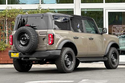 Marsh Gray 2026 Ford Bronco Outer Banks