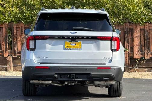 Space White Metallic 2026 Ford Explorer Active
