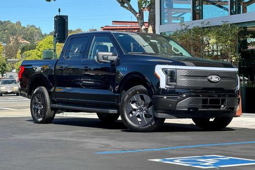 2025 Ford F-150 Lightning Flash