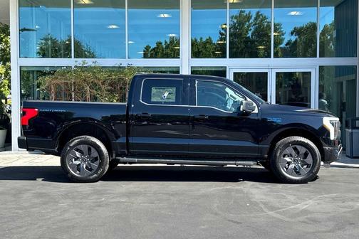 2025 Ford F-150 Lightning Flash