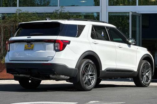 Star White Metallic Tri-Coat 2026 Ford Explorer ST-Line