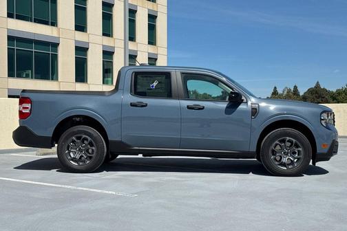 Azure Gray Metallic Tri-Coat 2026 Ford Maverick XLT