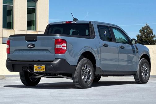 Azure Gray Metallic Tri-Coat 2026 Ford Maverick XLT