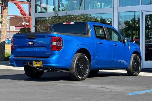 Velocity Blue 2025 Ford Maverick Lobo Standard