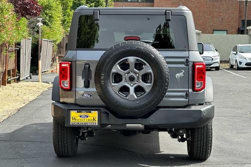 Carbonized Gray Metallic 2026 Ford Bronco Big Bend