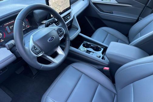 Star White Metallic Tri-Coat 2026 Ford Explorer Active