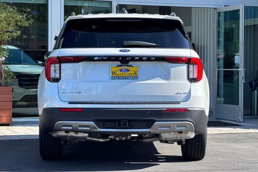 Star White Metallic Tri-Coat 2026 Ford Explorer Active