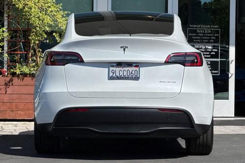 2024 Tesla Model Y Long Range Dual Motor All-Wheel Drive