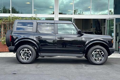Shadow Black 2026 Ford Bronco Outer Banks