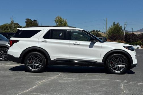 Star White Metallic Tri-Coat 2026 Ford Explorer ST