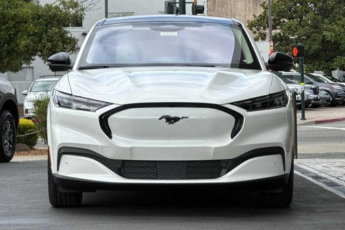 Star White Metallic Tri-Coat 2026 Ford Mustang Mach-E Premium