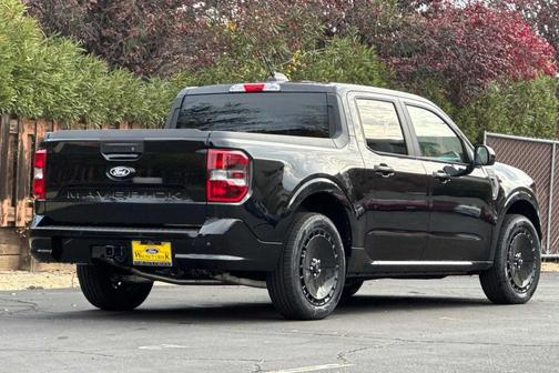 Shadow Black 2026 Ford Maverick Lobo Standard