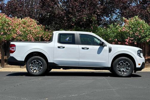 Oxford White 2025 Ford Maverick XLT