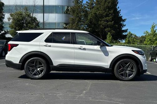 Star White Metallic Tri-Coat 2026 Ford Explorer ST